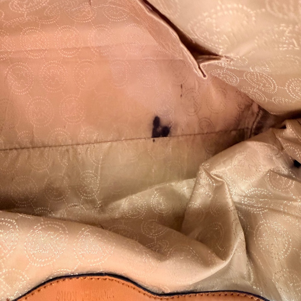 Michael Kors MK Signature Satchel – White/Vanilla‎ Logo, Top-Handle Tote Purse - Picture 9 of 13